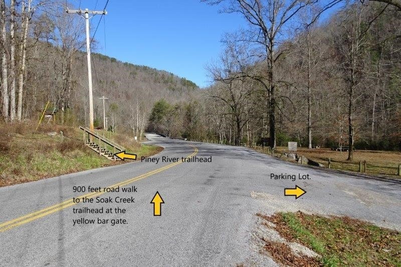 Approach to the Soak Creek and Piney River trailheads on Shut In Gap Rd.